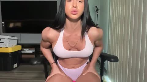 Snapshot of roxyheartley chatting on May 20, 8:37 pm roxyheartley online show from May 20, 8:37 pm