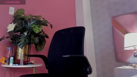 RoxyReignn online show from September 28, 1:49 pm
