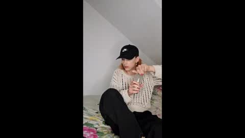 Snapshot of roxyseidel chatting on April 12, 7:41 pm Roxy Seidel online show from April 12, 7:41 pm