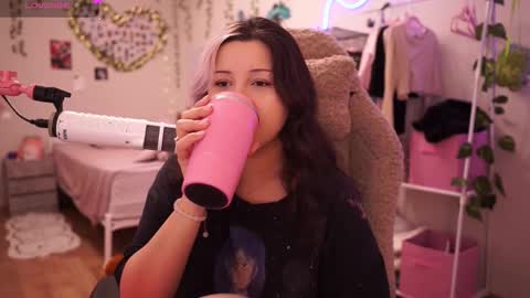 roxysuh online show from February 22, 7:08 am