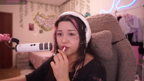 roxysuh online show from April 12, 8:08 am