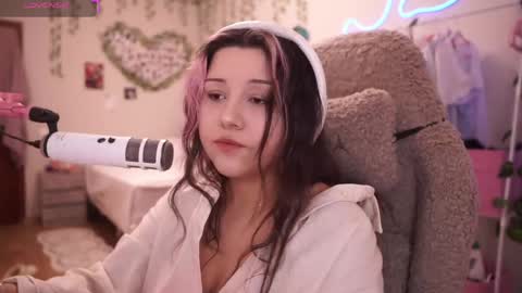 roxysuh online show from April 18, 8:29 am