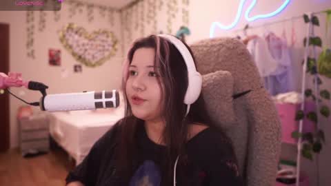 Snapshot of roxysuh chatting on April 23, 7:41 am roxysuh online show from April 23, 7:41 am