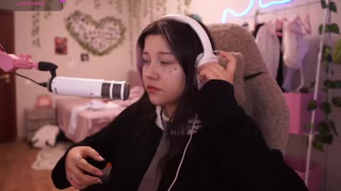 Snapshot of roxysuh chatting on May 7, 10:31 am roxysuh online show from May 7, 10:31 am