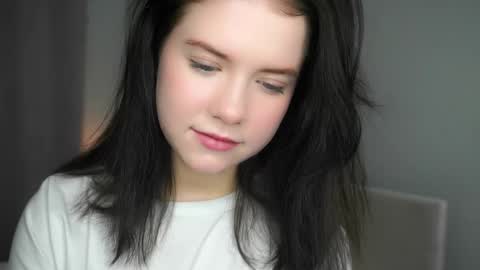 Snapshot of roxyvolmer chatting on March 16, 8:29 am roxyvolmer online show from March 16, 8:29 am