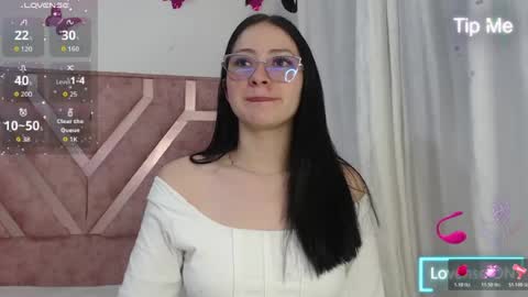 Snapshot of roxyy_fox chatting on June 28, 7:47 am Roxy online show from June 28, 7:47 am