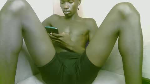 Snapshot of royalty254 chatting on April 28, 9:25 am royalty254 online show from April 28, 9:25 am