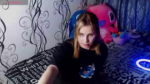 Snapshot of royangela chatting on September 25, 9:40 pm angela online show from September 25, 9:40 pm