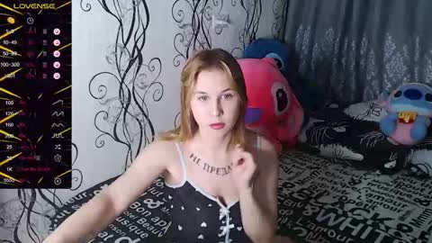 Snapshot of royangela chatting on September 30, 9:31 pm angela online show from September 30, 9:31 pm