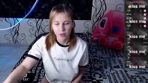 Snapshot of royangela chatting on October 13, 7:41 am angela online show from October 13, 7:41 am