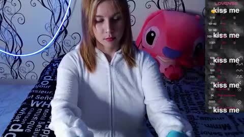 Snapshot of royangela chatting on October 19, 3:34 pm angela online show from October 19, 3:34 pm