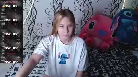 Snapshot of royangela chatting on October 22, 1:11 pm angela online show from October 22, 1:11 pm