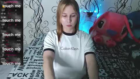 Snapshot of royangela chatting on October 25, 5:30 pm angela online show from October 25, 5:30 pm