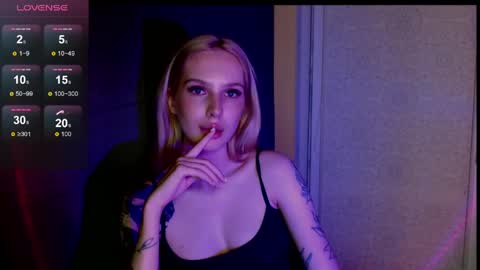 angela online show from June 4, 8:37 pm