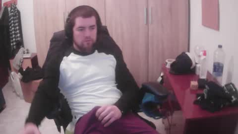 Snapshot of royer04 chatting on February 15, 12:14 pm royer04 online show from February 15, 12:14 pm