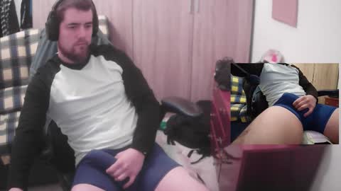 Snapshot of royer04 chatting on February 19, 9:33 pm royer04 online show from February 19, 9:33 pm