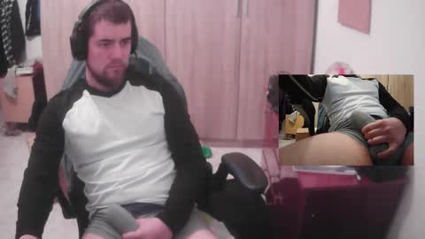 Snapshot of royer04 chatting on February 20, 9:59 pm royer04 online show from February 20, 9:59 pm