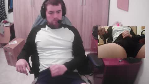 Snapshot of royer04 chatting on February 24, 11:25 pm royer04 online show from February 24, 11:25 pm