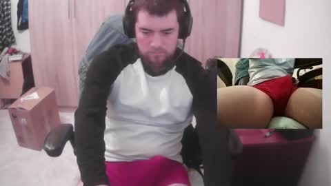 Snapshot of royer04 chatting on February 25, 11:36 pm royer04 online show from February 25, 11:36 pm