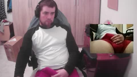 Snapshot of royer04 chatting on February 26, 11:59 pm royer04 online show from February 26, 11:59 pm