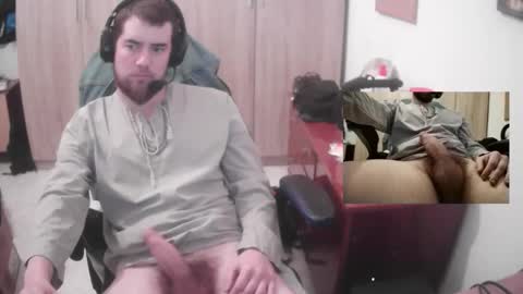 Snapshot of royer04 chatting on March 3, 4:35 pm royer04 online show from March 3, 4:35 pm