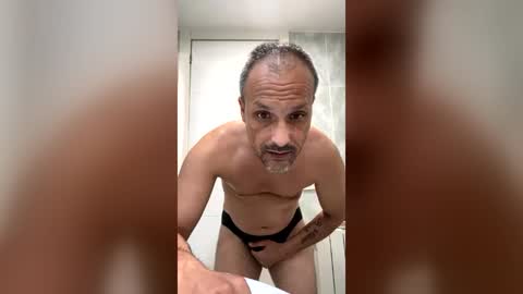 Snapshot of ruben728190 chatting on August 4, 6:32 pm ruben728190 online show from August 4, 6:32 pm