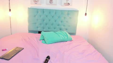 Snapshot of rubiroose chatting on February 9, 5:19 am Rubii online show from February 9, 5:19 am