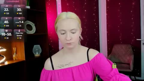 Snapshot of ruby_frost chatting on December 15, 7:51 pm ruby frost online show from December 15, 7:51 pm