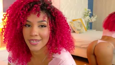 ruby_rogers_ online show from November 20, 2:06 pm