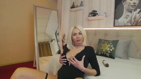 Snapshot of rubydivine_ chatting on November 22, 5:17 am Ruby Divine online show from November 22, 5:17 am