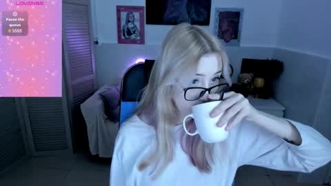 rubyybennett online show from October 1, 7:03 am