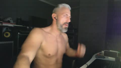 Chico que rico Caliente online show from February 4, 4:59 am