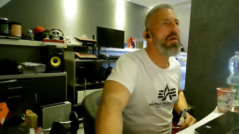 Chico que rico Caliente online show from February 5, 2:54 pm