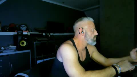 Snapshot of ruffi77 chatting on April 9, 1:27 am Chico que rico Caliente online show from April 9, 1:27 am