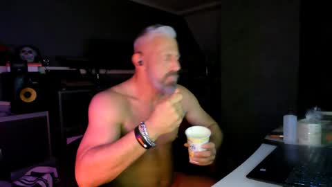 Snapshot of ruffi77 chatting on April 10, 1:55 am Chico que rico Caliente online show from April 10, 1:55 am
