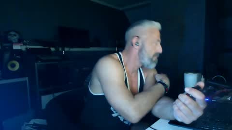 Snapshot of ruffi77 chatting on April 23, 12:56 am Chico que rico Caliente online show from April 23, 12:56 am