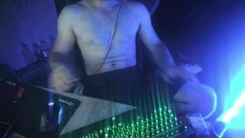 Snapshot of rumblebumbles chatting on December 19, 6:59 pm RumbleBumbles online show from December 19, 6:59 pm