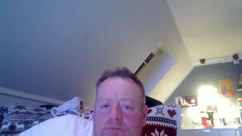 Snapshot of runepetter chatting on February 18, 11:41 pm bignorwegian online show from February 18, 11:41 pm