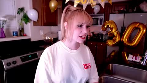 Lady online show from May 10, 3:01 am