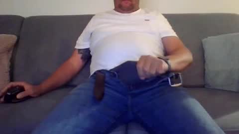 runner_1978 online show from September 21, 8:10 pm