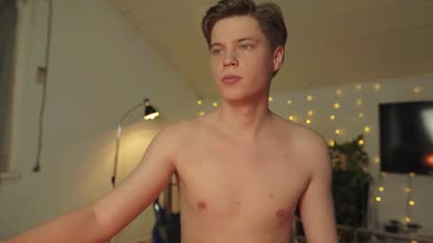 Snapshot of rusbradpitt chatting on February 20, 3:01 pm rusbradpitt online show from February 20, 3:01 pm