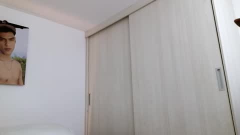 Snapshot of russell_adams_ chatting on November 5, 11:54 am R U S S E L L online show from November 5, 11:54 am