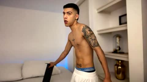 Snapshot of russell_adams_ chatting on November 20, 10:37 am R U S S E L L online show from November 20, 10:37 am