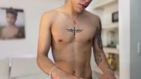 Snapshot of russell_adams_ chatting on November 26, 11:50 pm R U S S E L L online show from November 26, 11:50 pm