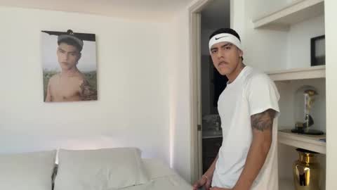 Snapshot of russell_adams_ chatting on November 27, 6:32 pm R U S S E L L online show from November 27, 6:32 pm