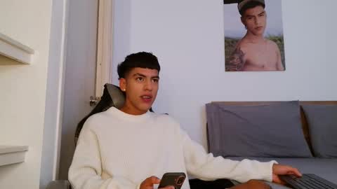  R U S S E L L  online show from March 24, 10:26 pm