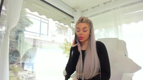 Ava online show from April 10, 8:19 am