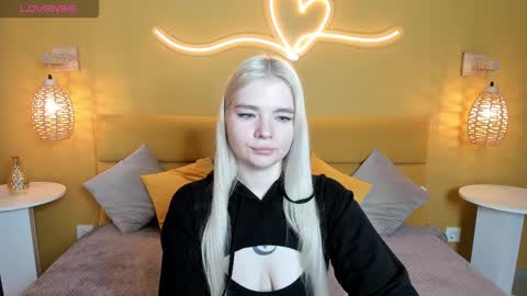 ruthbryant online show from September 14, 1:38 am