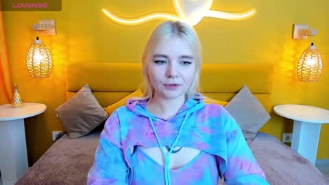 ruthbryant online show from October 12, 1:59 am