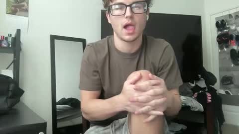 Snapshot of ryan287747 chatting on December 17, 7:09 pm ryan online show from December 17, 7:09 pm